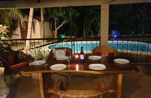 La Preneuse Villa | Villa - Sleeps 7 - Pets Ok - Pool - Parking