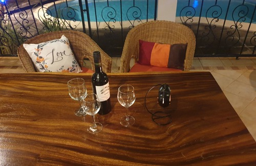 La Preneuse Villa | Villa - Sleeps 7 - Pets Ok - Pool - Parking