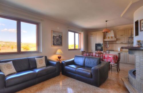 Syracuse Villa | Villa Smeraldo by Interhome