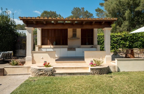 Crestatx Villa | Villa 'Son Sera' with Mountain View, Wi-Fi and Air Conditioning