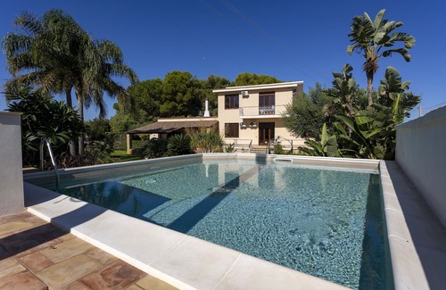 Marsala Villa | Villa 'Stella Sud' with Shared Pool, Wi-Fi and Air Conditioning