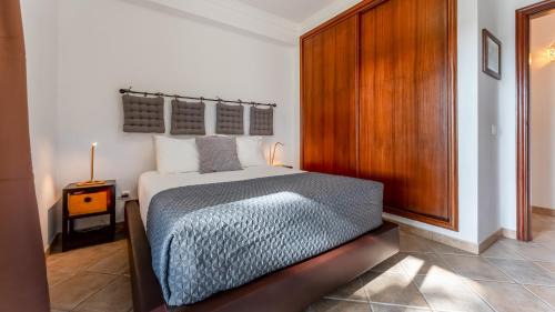 Silves House | Villa Sundays With Pool by LovelyStay