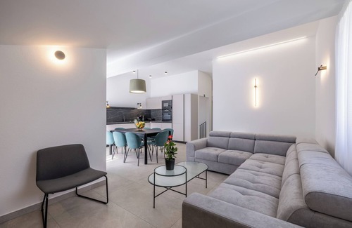 Kastel Kambelovac House | Villa Sunshine - a few steps to the beach and the old town center