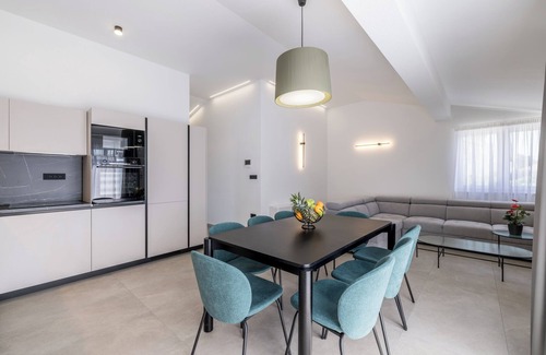 Kastel Kambelovac House | Villa Sunshine - a few steps to the beach and the old town center