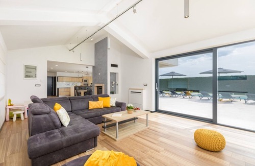 Vrznaveri Villa | Villa Tea - beautiful, modern villa with large pool and garden near Poreč