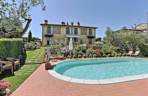 Castelfiorentino Villa | Villa Tessa: A splendid two-story villa with the strong charachter which derives from it actually being a converted barn house, with Free WI-FI.