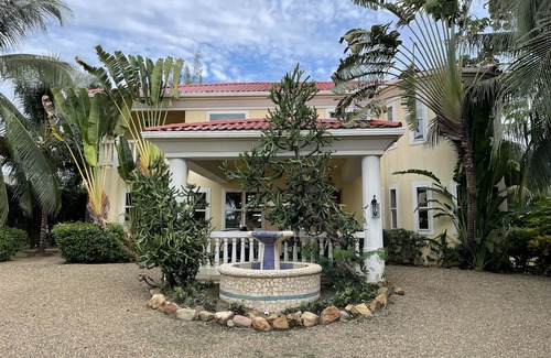 Placencia Villa | Villa Tipsy Gecko - Belize 5 Bedroom Beachfront Home with Private Pool and Chef