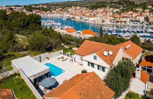 Milna (Brac) House | Villa TM with private heated pool, poolhouse & private garage
