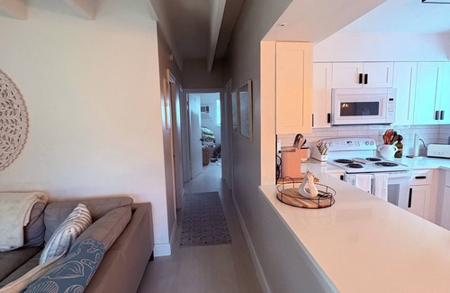 Lake Worth Apartment | Villa Trento - Charming beach inspired condo with close proximity to the beach !