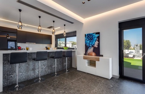 Hersonissos Centre Villa | Villa Tropicana by Villa Plus