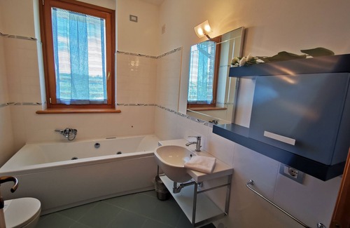 Grotte di Castro Villa | Villa Ulivo - with pool and panoramic views Lake Bolsena