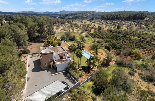 Sant Rafael de Sa Creu Villa | Villa Universe - Tranquility and strategic location in the heart of Ibiza.