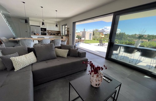 Karigador Villa | Villa Valenina with heated pool in Croatia, 300 metres from the sea.