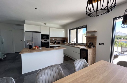 Karigador Villa | Villa Valenina with heated pool in Croatia, 300 metres from the sea.