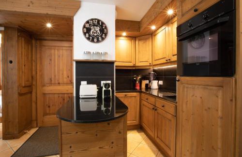 Chamonix City Centre Apartment | Villa Vallet- Newly renovated 2 bedroom nestled just off the main street