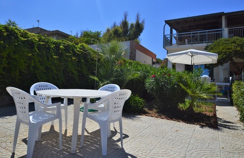 Alcamo Marina Ski Chalet | Villa Venus with direct access to the beach