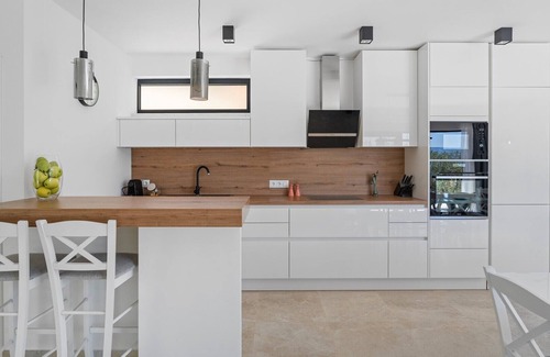 Duce Villa | Villa Verde with 4 en-suite bedrooms, private pool, 200m from sandy beach