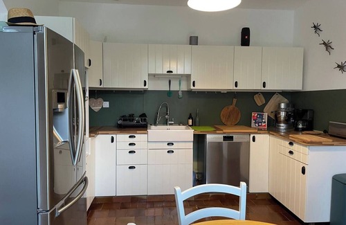 Grignan House | Villa Verdesco Swimming pool and view of the Château de Grignan