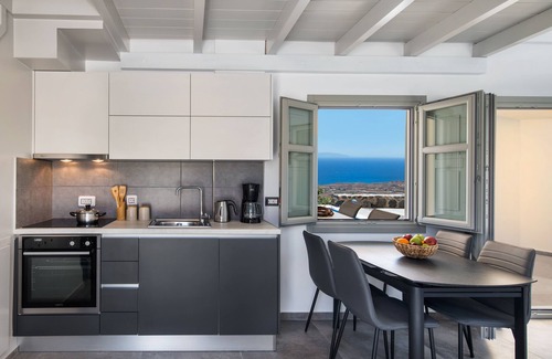 Imerovigli Villa | Villa Vinsanto, 2 bedrooms, heated pool. Part of Theano Cave Suites & Villas,