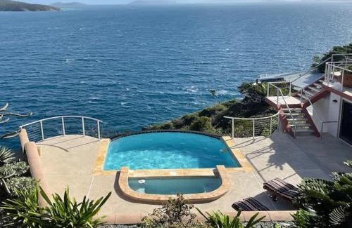 Peterborg House | Villa Vista Oceanfront 4BR - Infinity Pool - Views
