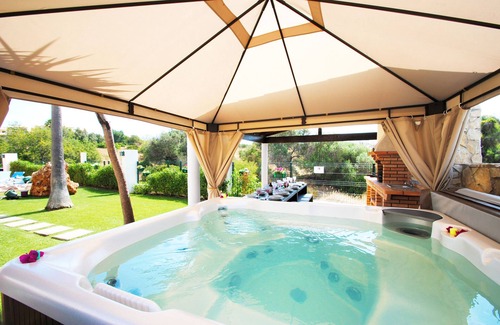 Armacao de Pera Villa | Villa w/heatable pool, jacuzzi & BBQ, Armação