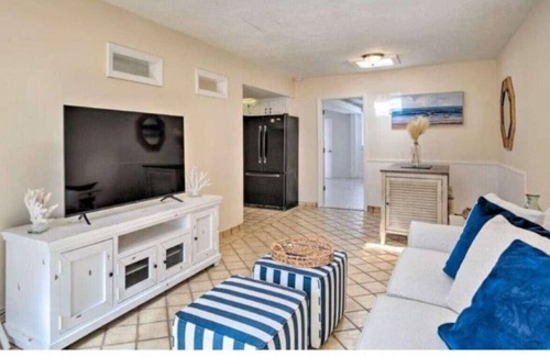 Boynton Beach Villa | Villa - W Ocean Ave · Cheerful 2 bedroom Villa with Pool