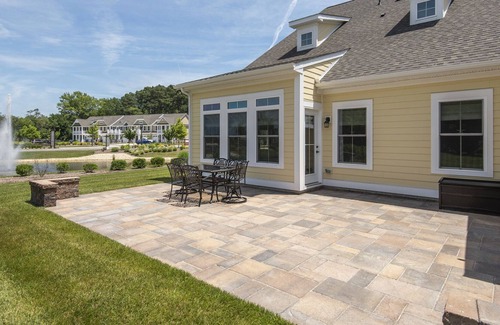 Selbyville Villa | Villa w/Pond View - 3 miles from Fenwick Island/beach - Clubhouse w/pool