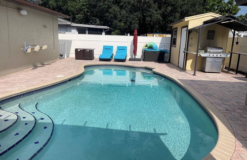 Egypt Lake-Leto Apartment | Villa W/Pool And just 5 mins away from Raymond James Stadium and 10 min TPA.