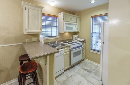 Canyon Lake Villa | Villa with Access to 6 Pools | 18-Hole Mini-Golf