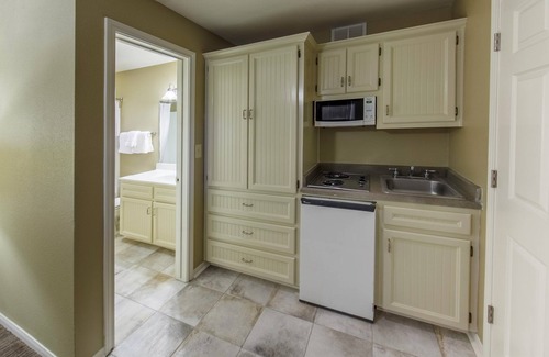 Canyon Lake Villa | Villa with Access to 6 Pools | 18-Hole Mini-Golf