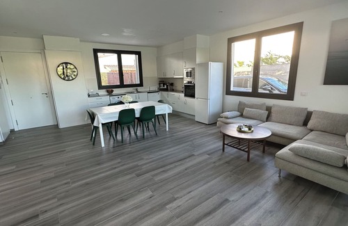 Mas Pinell Villa | Villa with swimming pool 5 minutes walk from Mas Pinell beach!