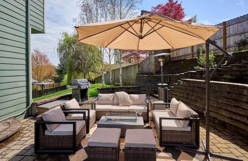 McMinnville House | Villa with Hot Tub, Firepit and Game room