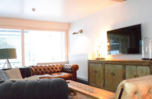 Gembes House | Villa with hottub in calm area