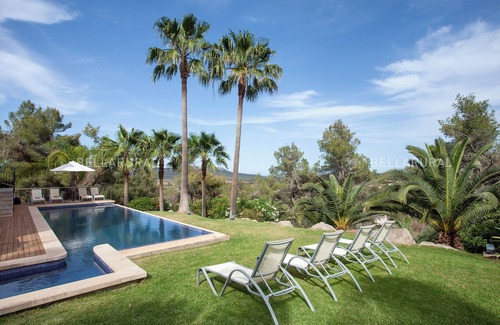 Felanitx Ski Chalet | Villa with mountain and sea views. Ideal to meet with your family.