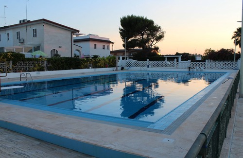 Giovinazzo Villa | Villa with parking, tennis court, swimming pool and direct access to the sea
