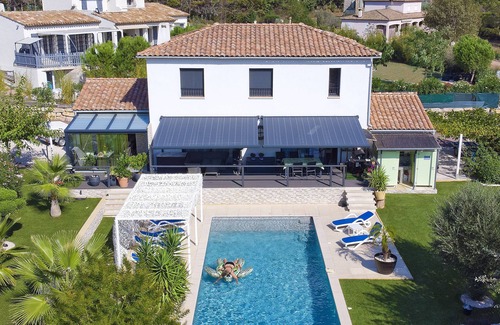 Bagnols-en-Foret Villa | Villa with pool for discerning connoisseurs