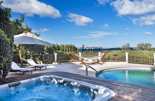 Liscia di Vacca Villa | Villa with Pool, Beach, Wharf in Porto Cervo