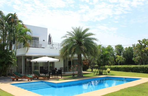 Hua Hin House | Villa with Pool in the Palm Hills Golf area.