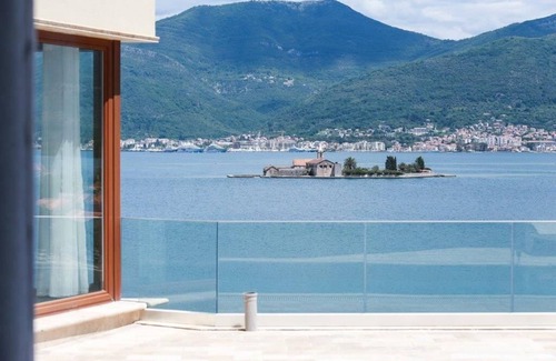Radovici House | Villa with private beach first line