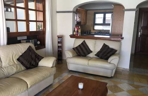 Montana Roja Villa | Villa With Private Heated Pool 2 Minute Walk To Local Amenities and Coastal Path