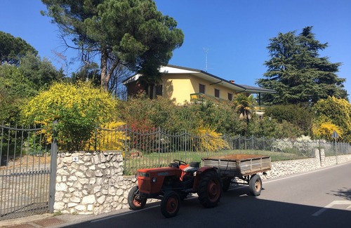 Manerba del Garda Villa | Villa with private pool with a large garden overlooking the lake at 360 degrees