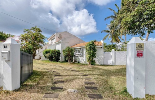 Blue Bay Villa | Villa with swimming pool and garden at 80 meters from beach and the Marine Park