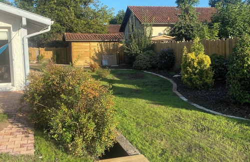 Leon House | Villa with swimming pool, close to the lake/ocean and walking distance to the village