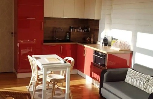 Plaissan Villa | Villa wood Lodge terrace pilotis, swimming pool, exceptional view vineyards, classified 3*.