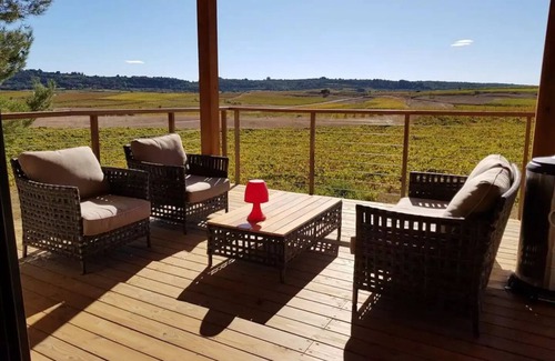 Plaissan Villa | Villa wood Lodge terrace pilotis, swimming pool, exceptional view vineyards, classified 3*.