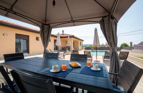 Topid Villa | Villa Xenia