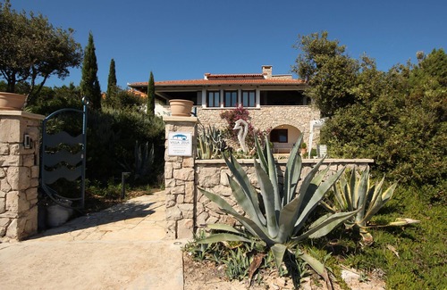 Iz Villa | Villa Zeus beach hotel