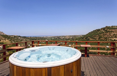 Malevizi Villa | VILLA ZEUS/ESTATE KARES