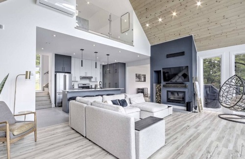 Saint-Damien Apartment | VillaBaraka Moderna | Hot Tub | View | Pool Table