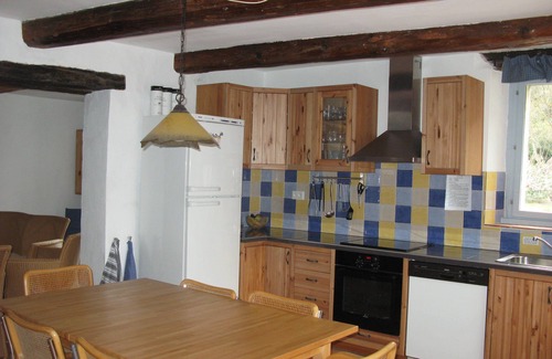 Saint-Nazaire-de-Ladarez House | Village house with terrace and pool